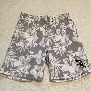 NWT MLB Genuine Chicago White Sox gray/white Hawaiian swim trunks Size XL